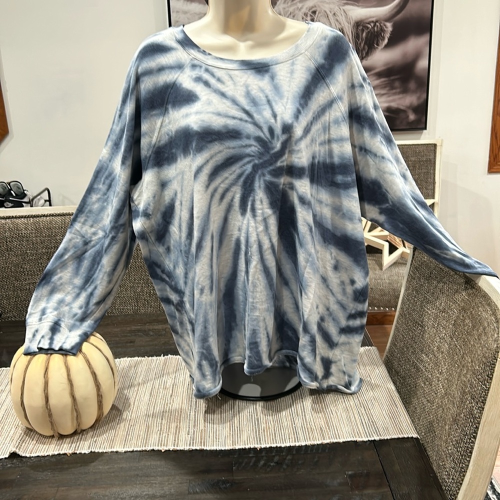 Maurice’s brand, size XXL blue and white tie die sweater
